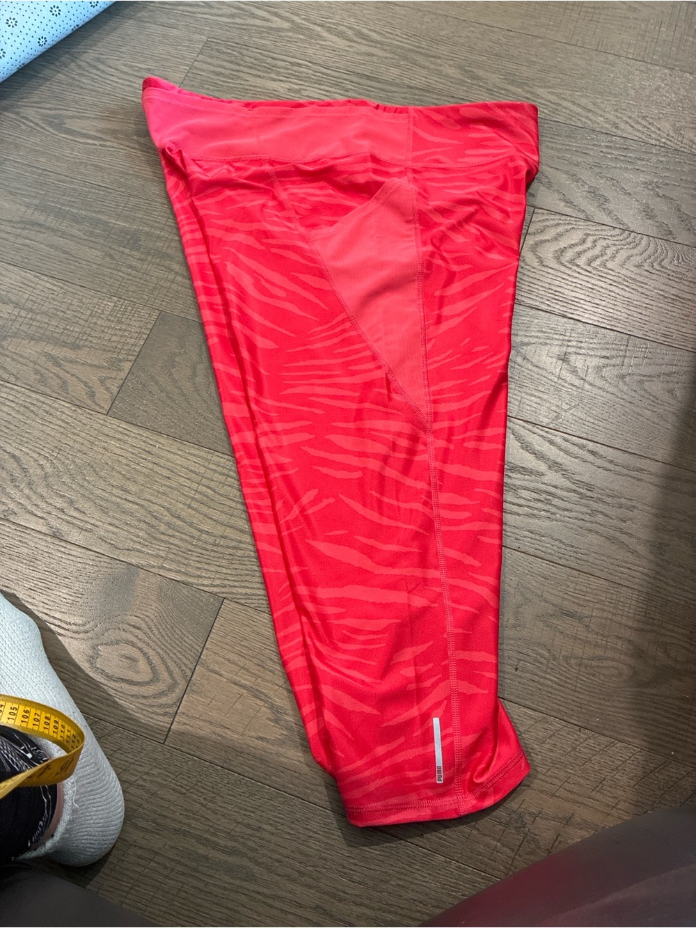 PUMA 2X Neon Pink Zebra Print Capri Leggings Side Pocket Reflective Activewear - Picture 11 of 11